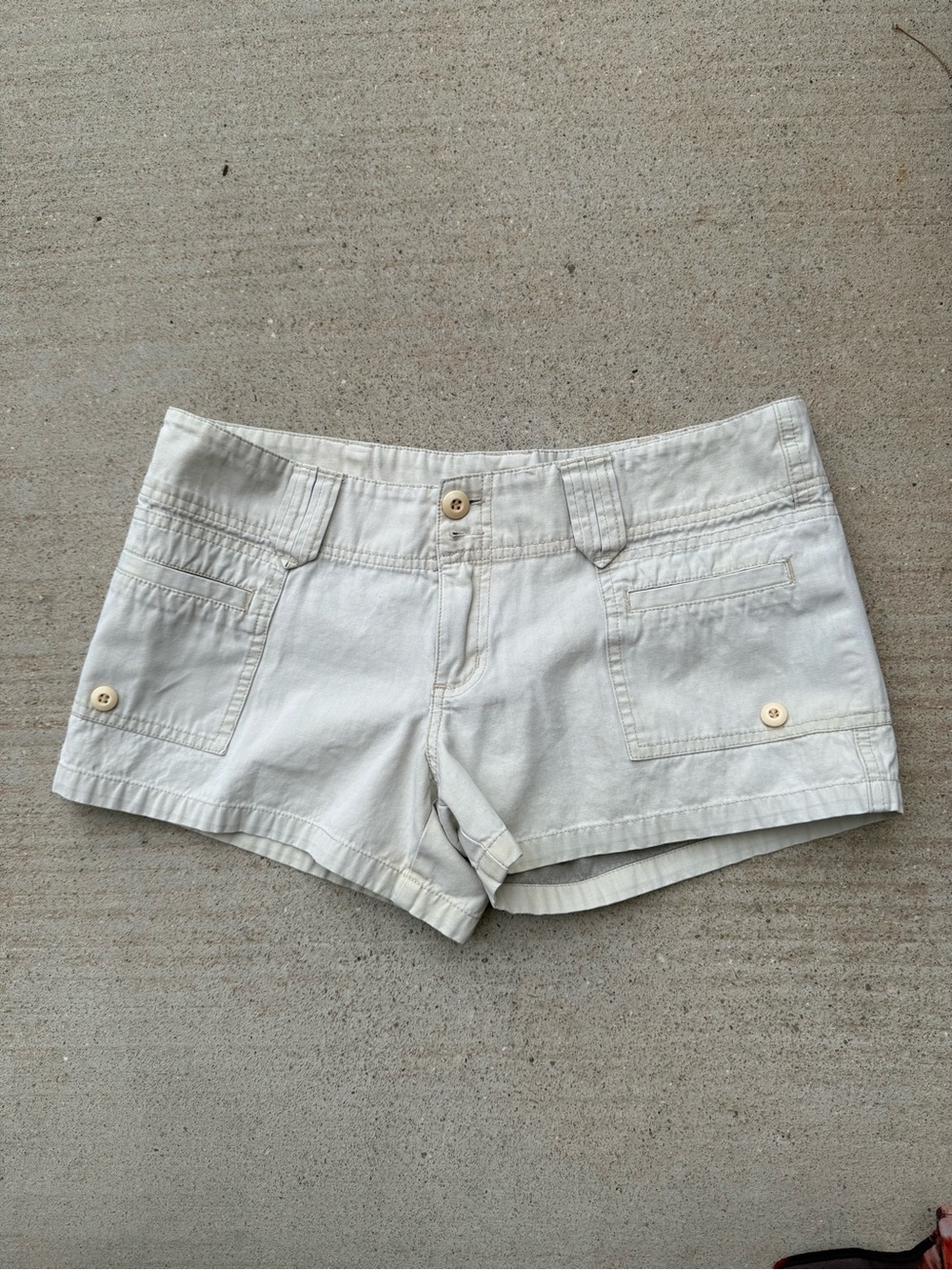 Vintage Billabong Cream Low-Rise Cargo Jean Shorts